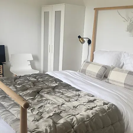 Moderne 2 Personnes Avec Parking Gratuit Acces Jardin Apartman